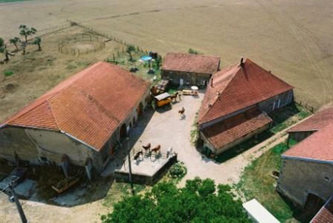 Ferme Des Champs Hotel Vrecourt Ngoại thất bức ảnh